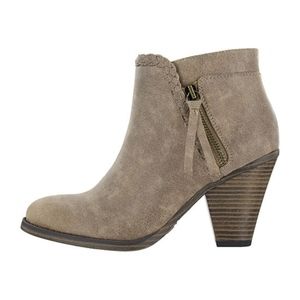 Mia Girl Booties - Size 7 - NWT